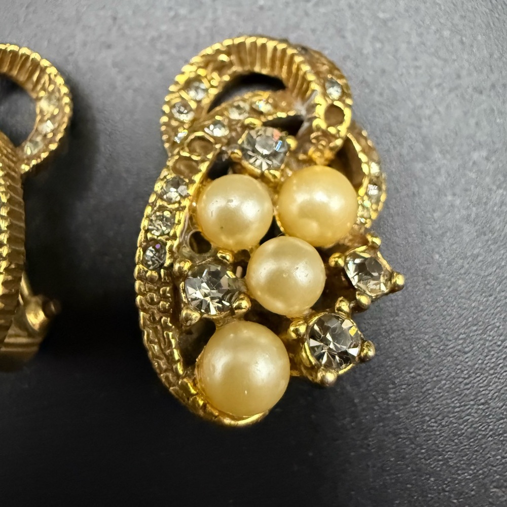 Vintage Gold Tone, Rhinestone and Pearl Clip On Earrings - Picture 3 of 5
